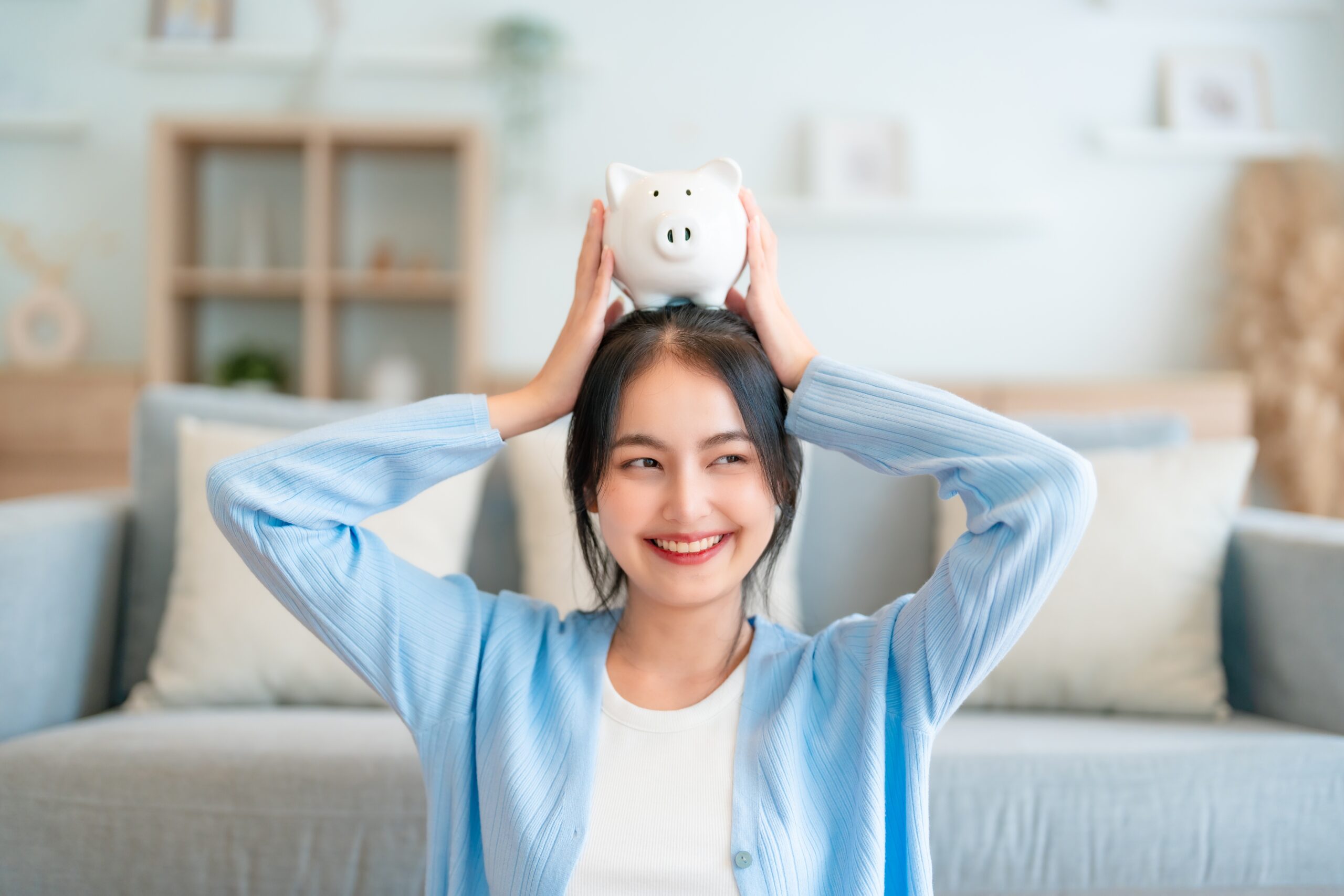 5 signs you’re finally improving your relationship with money